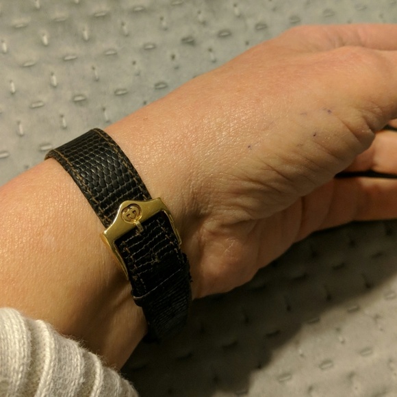 Hold Vintage Gucci watch - Picture 3 of 8
